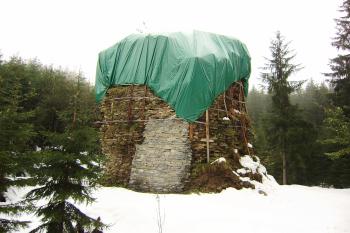 Drakov-vysoká pec (© Zuzana Holasová, 10/2009)
