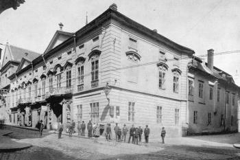 hlavní průčelí dnes již zaniklého paláce na rohu ulice Masarykovy a Josefské ( ©  in H. Jordánková, L. Sulitková: Brno 1. díl, 2008)
