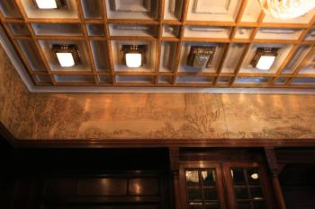 Strop s reliéfy výjevů z labského údolí ( © Stanislav Šůna 09/2009)