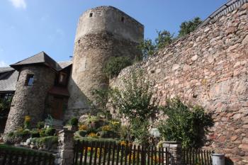 Jihozápadní bašta nad bránou Zlaté stezky ( © Ivan Grisa 09/2009)