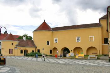 Zámecká brána ( © Luděk Pitter 08/2006)