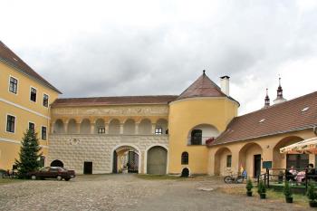 Zámecká brána ( © Luděk Pitter 08/2006)