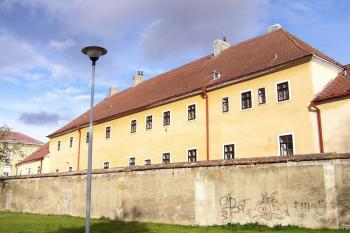 Hlavní zámecké křídlo (© Jan P. Štěpánek, 11/2006)