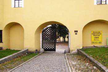 Vstup do zámku (© Jan P. Štěpánek, 11/2006)