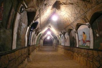 hlavní chodba malovaného sklepa ( © Jan P. Štěpánek 07/2009)