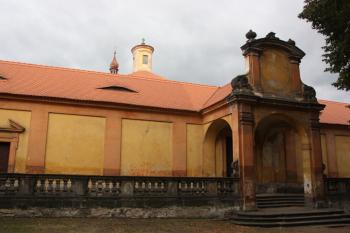 Východní rameno ambitu s portikem ( © Ivan Grisa 10/2009)