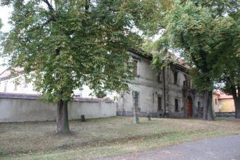 Hlavní (severní) průčelí fary ( © Ivan Grisa 10/2009)