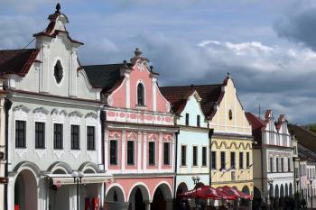 Barokní domy na náměstí, radnice se žlutou fasádou (© Jiří Cukr, 05/2010)