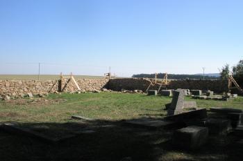 Obnova zdi. (© Prudký Martin, 09/2015)