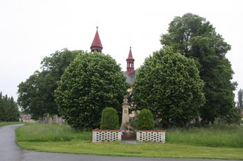 Pomník padlým z I. světové války jižně od kostela ( © Ivan Grisa 05/2010)