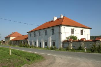 dvůr Korce od jihovýchodu ( © Milan Caha 10/2009)