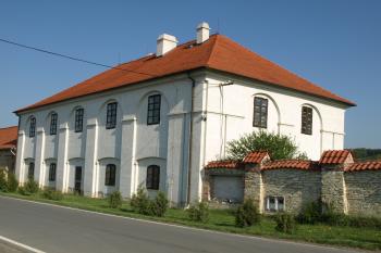 dvůr Korce od jihovýchodu ( © Milan Caha 10/2009)
