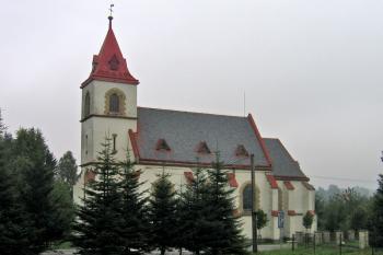 Pohled od jihu, od hlavní silnice ( © Pavel Vítek 09/2009)