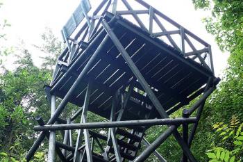 Rozhledna Granátník u Českého Krumlova (© Jiří Cukr, 07/2009)