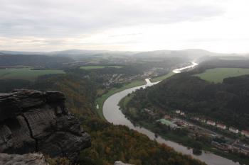 Pohled do údolí Labe směrem na Bad Schandau ( © Ivan Grisa 10/2009)