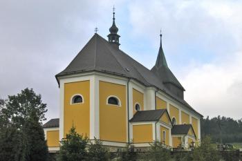 Závěr kostela, pohled od severu ( © Pavel Vítek 09/2009)