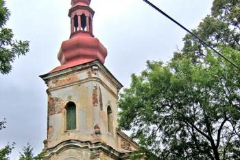 Průčelí kostela s věží ( © Pavel Vítek 09/2009)