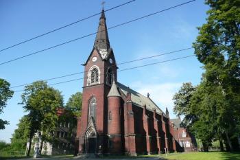 celkový pohled na kostel sv. Františka a Viktora ( © Jan P. Štěpánek 06/2009)