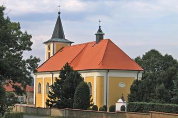 Pohled na kostel od jihovýchodu ( © Pavel Vítek 09/2009)
