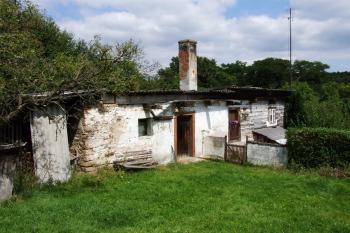 Některé chalupy už dosloužily (© Luděk Draštík, 8/2009)