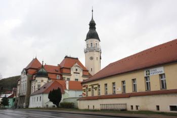 Radnice od jihozápadu ( © Ivan Grisa 10/2009)
