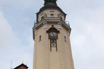 Radní věž z náměstí ( © Ivan Grisa 10/2009)