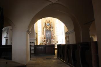 Průhled k hlavnímu oltáři ( © Ivan Grisa 10/2009)