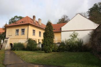 Děkanství od jihu ( © Ivan Grisa 10/2009)