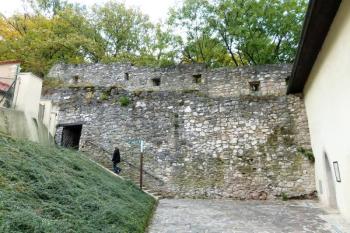 hradba při farním kostele ( © Jan P. Štěpánek 10/2011)