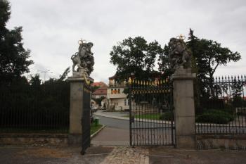 Brána na západní čestný dvůr od východu ( © Ivan Grisa 08/2011)