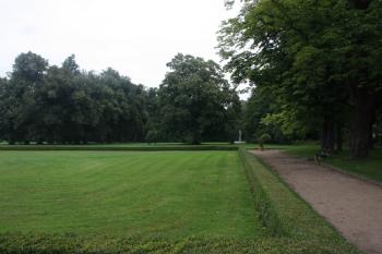Jižní palouk středové části parku od západu ( © Ivan Grisa 08/2011)