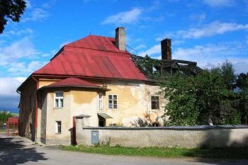 celkový pohled na zámek od východu ( © Jan P. Štěpánek 08/2006)