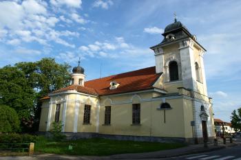 kostel od severozápadu s kaplí sv. Barbory ( © Milan Caha 05/2009)