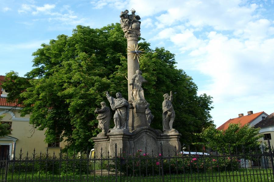 sloup se sousoším Nejsvětější Trojice