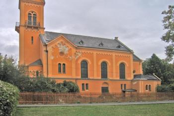 Pohled na kostel z jihu ( © Pavel Vítek 09/2009)