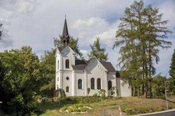 Konstantinovy Lázně-kostel (© Info Konst.Lázně  08/2016)