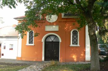 Obřadní síň od hřbitova (© Prudký Martin, 10/2009)