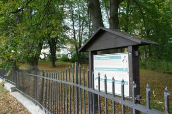 Napoleonský hřbitov (© Jaroslav Šefčík, 10/2009)