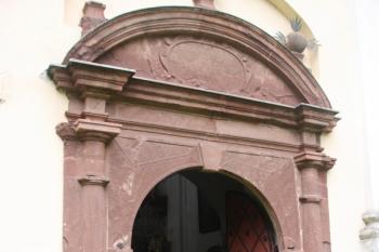 Západní portál bývalého klášterního kostela ( © Ivan Grisa 08/2011)