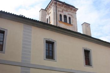 Jižní křídlo bývalého konventu s vyhlídkovou věží  ( © Ivan Grisa 08/2011)