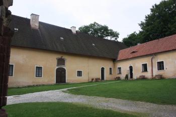 Severozápadní kout nádvoří ( © Ivan Grisa 08/2011)