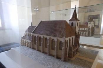 Ideální podoba klášterního kostela po dokončení - II. fáze - halové trojlodí - pohled od severu (model) (© Johannes Cladis, 04/2015)