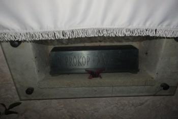 Hrob s ostatky sv. Prokopa v kryptě (© Johannes Cladis, 04/2015)
