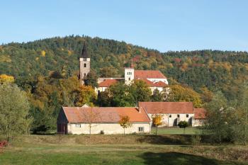 areál kláštera od jihu ( © Milan Caha 10/2008)