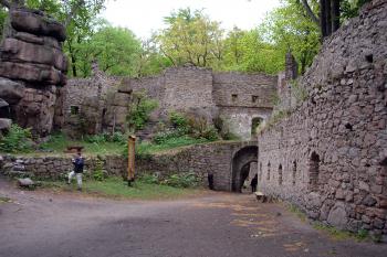 Předhradí ( © Iva Spurná 8.5.2007)