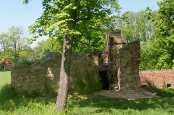 Umělá zřícenina ( © Kamil Kristen Brzák - THRESIAE RTM.)