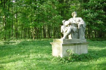 socha boha Marta v zámeckém parku (© Petr Kovařík, 05/2009)