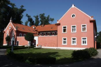 Červený mlýn na severovýchodě parku: pohled od jihu ( © Ivan Grisa 08/2009)