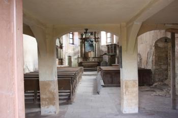 Průhled do interiéru od hlavního portálu ( © Ivan Grisa 10/2009)