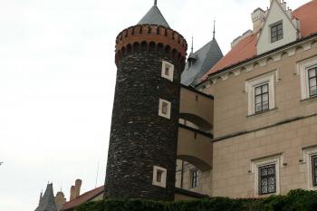 Věžička v západním průčelí (© Jiří Cukr, 08/2014)